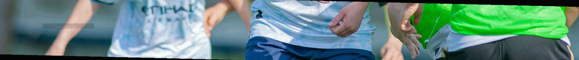 经幡与天平抽象融合体现法律精神与公平公正
